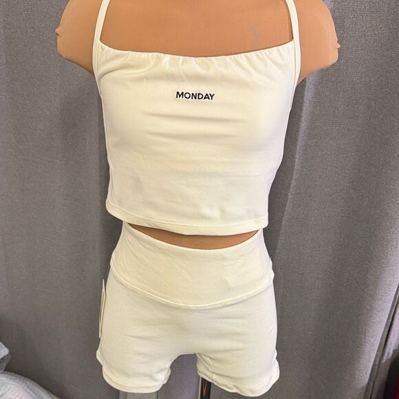 Monday White Sleeveless Crop Top and Shorts Set - Picture 14 of 14